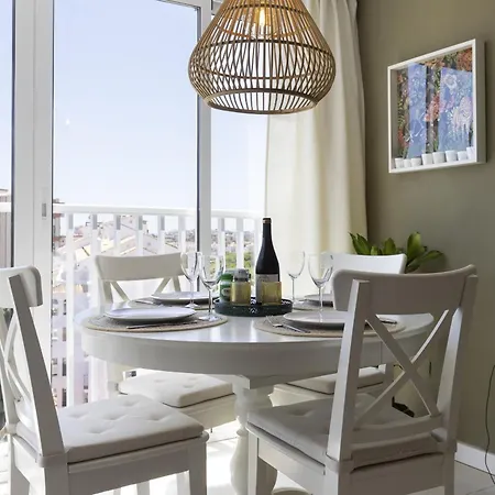Appartamento With Seaview Terrace And Pool