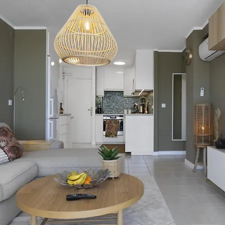 With Seaview Terrace And Pool Appartamento